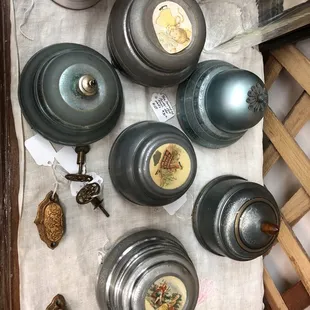 Tin music box powder puffs!