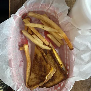 Kids Grilled Cheese w/ French Fries