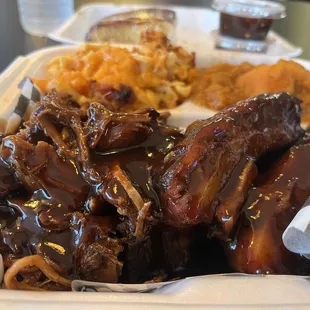 PULLED PORK &amp; ST. LOUIS BBQ RIBS