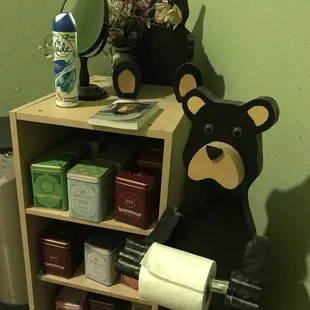 Carrying the bear theme to even the restroom is super cute