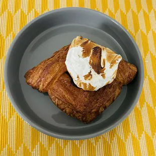 S&apos;mores croissant