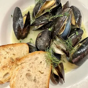 Mussels with sourdough bread