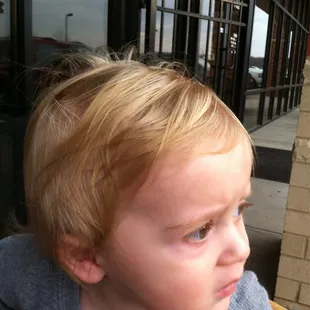 Jack likes eating al fresco.