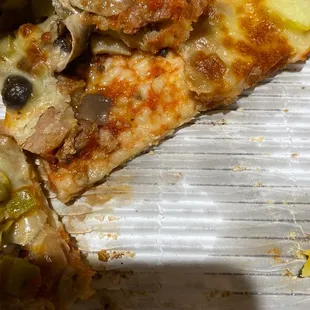 Pizza has almost no sauce!