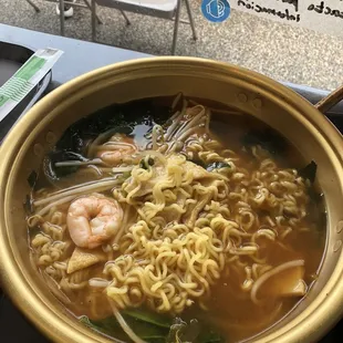 The amount of noodles in this restaurant is too small, you will not be full at all，even for a girl, ramen is instant noodles. #11.