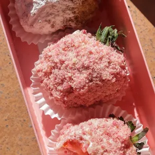 Vegan Mexican wedding cookie &amp; strawberry shortcake