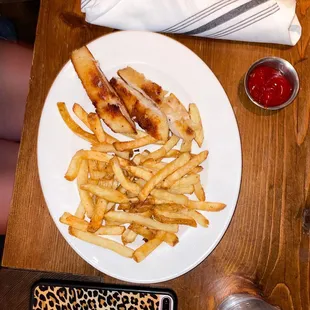 chicken fingers and fries