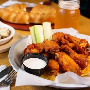 chicken wings, bbq wings, fried chicken, bbq chicken, poultry, chicken wings and fried chicken, fried chicken wings, chicken, food