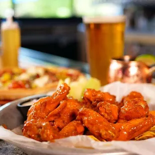 food, chicken wings and fried chicken