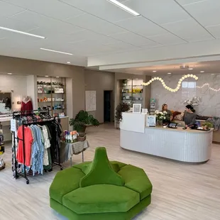 Beau Monde West Spa Entry