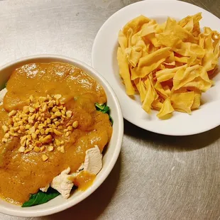 Crispy Noodle with Peanut Sauce