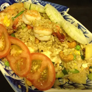 Baked rice with pineapple and cashew nuts