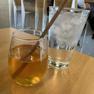 Fresh pressed apple juice (kids size)