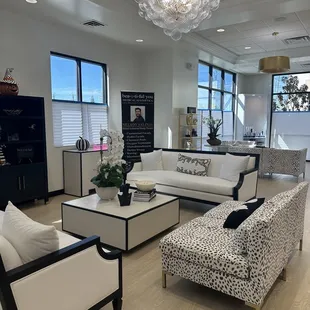 Such a beautiful office!