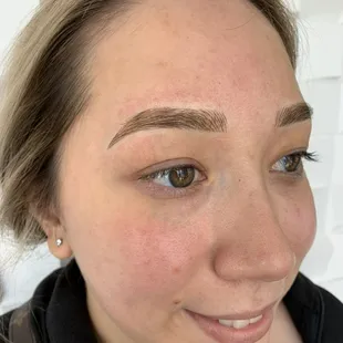 Realistic hairlike strokes (microblading)