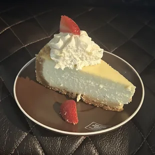 NEW YORK STYLE CHEESECAKE