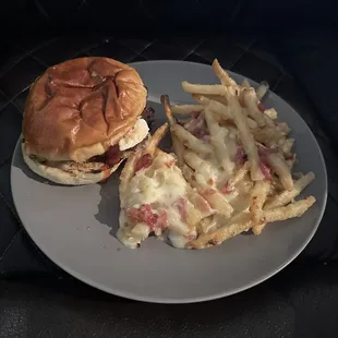 SIGNATURE STEAKHOUSE BURGER THREE CHEESE FRIES