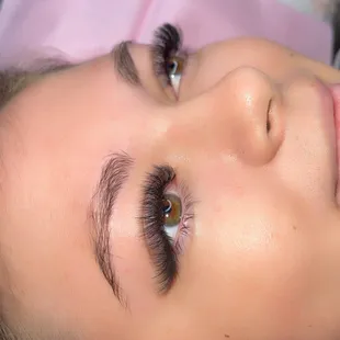 This beautiful hybrid cat eye set by lashes by Kaylee. Come book your appointment today!