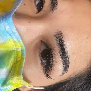 Wispy hybrid lash extensions