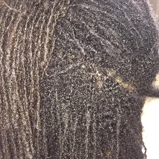 After one wash, all my "interlocks" were undone.  It's so obvious that she palmed rolled this section.