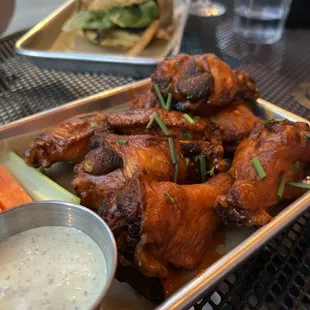 chicken wings and fried chicken, chicken wings, fried chicken, chicken, bbq wings, fried chicken wings, bbq chicken, food, poultry