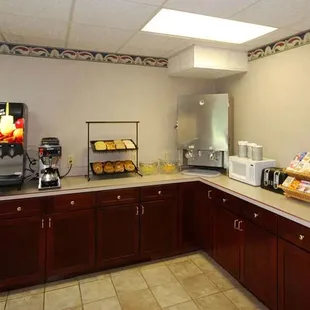 MH BeaverDamInn BeaverDam KY Property BreakfastArea