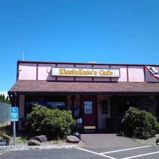 An eatery slotted into a(n) (Albany, OR type) Main Street U.S.A. type of place?  That&apos;s what I was expecting.  Not at all.