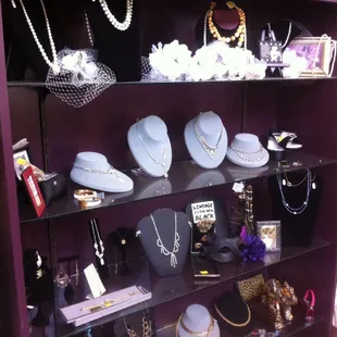 Great costume jewelry vintage style