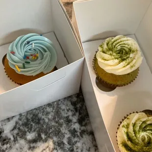 Classic white and matcha cupcakes. Soo deelish