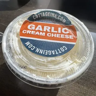 Garlic cream cheese