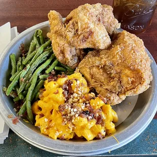 4 Piece Fried Chicken (mixed) w/green beans, Mac-n-Cheese.