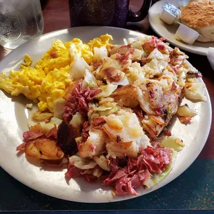 Hillbilly Hash Brekfus at Beckey's