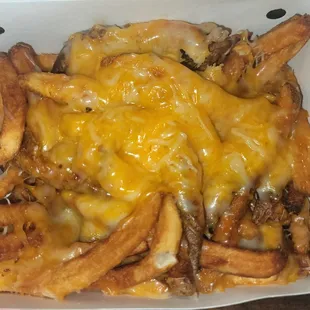 Hand cut fries w/cheddar &amp; chili