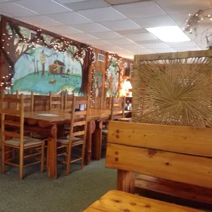 Definitely has a bayou motif.