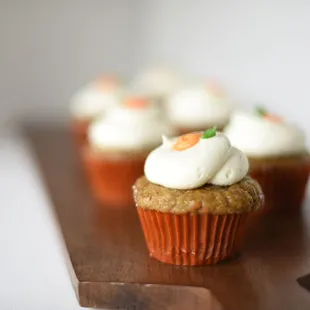 carrot cupcakes with cream frosting