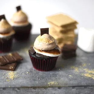 cupcakes with marshmallows and chocolate