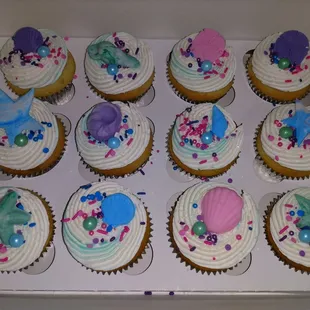 Good treats and cakes