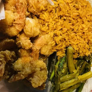 Fried shrimp, yellow rice and asparagus