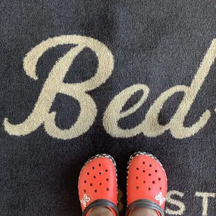 Customer service varies but the food is consistently at least 4 out of 5