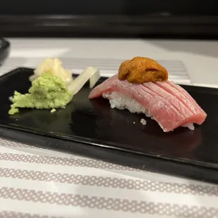 Tuna uni sushi