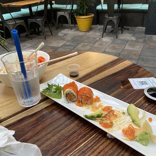 Spicy Salmon Roll Crunchy