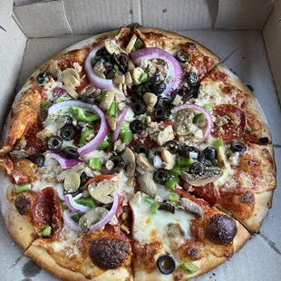 Combo pizza with almost everything