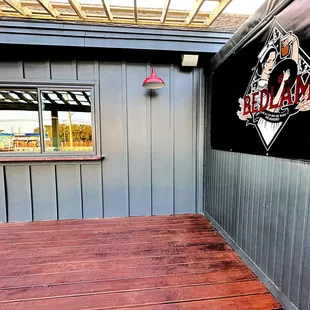 the outside of a restaurant with a sign on the wall