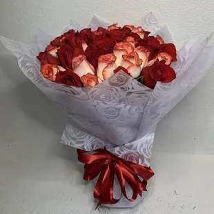 Happy birthday flowers arrangement