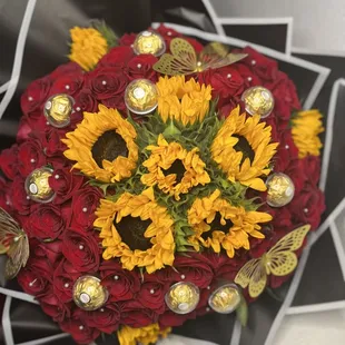 Ramo buchón de rosas rojas y güira soles y chocolates hermosos de talle para cualquier ocasión