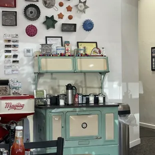 Condiments table