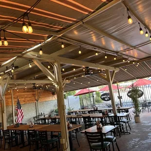 Spacious dog-friendly patio