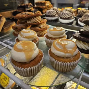 food, dessert, cupcakes