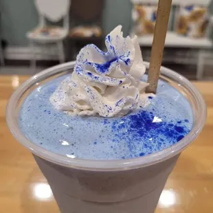 dessert, drink