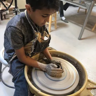 With great instructing my son easily made beautiful pottery himself!